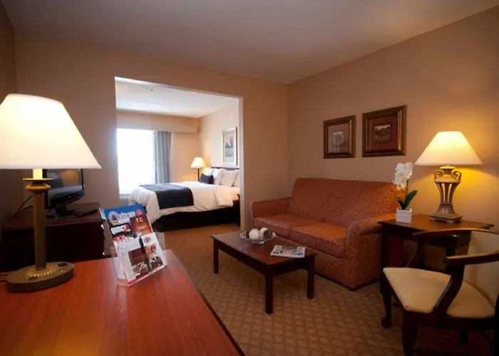 Town & Country And 3* Quincy