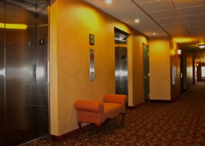 Town & Country And Hotel Quincy