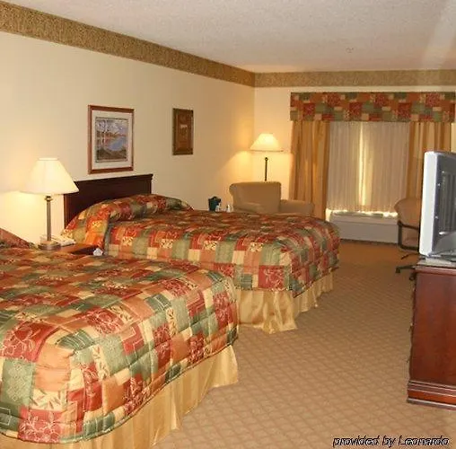 Town & Country And 3* Quincy